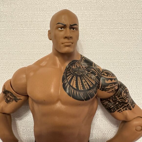 2011 Mattel WWE Wrestling Basic K-Mart Exclusive Triple Threat Match The Rock - Picture 3 of 5